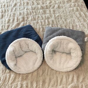 Curly Tail plush pet beds